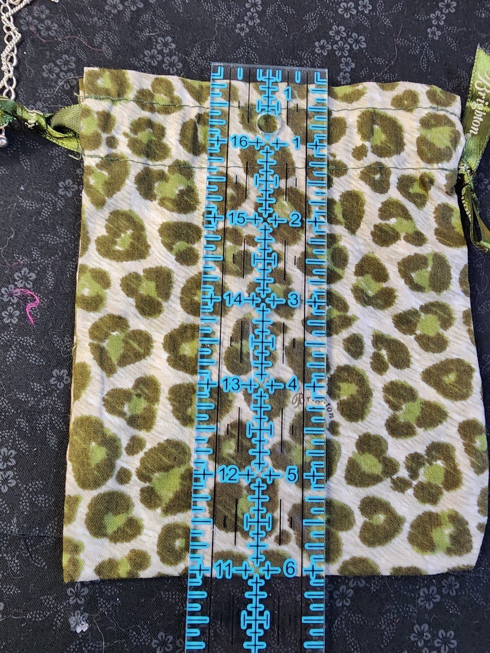 Brighton Cloth Green Leopard Print Drawstring Pouch Sz 6x5 - Picture 2 of 4
